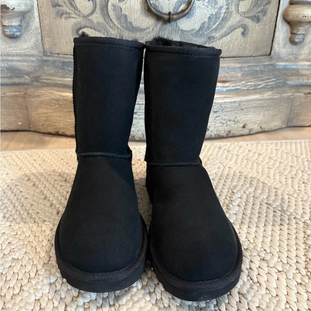 UGG Classic Black Suede Boots women’s size 8 NWOT - Picture 4 of 9